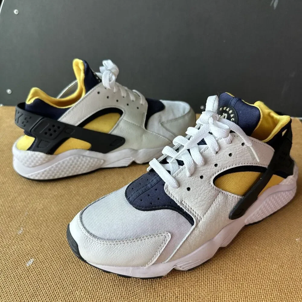 Size 9 - Nike Air Huarache Michigan